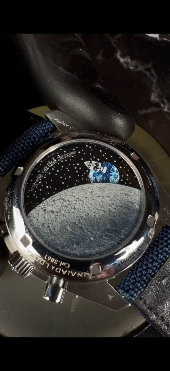 Фото: Omega Speedmaster Snoopy, 42мм